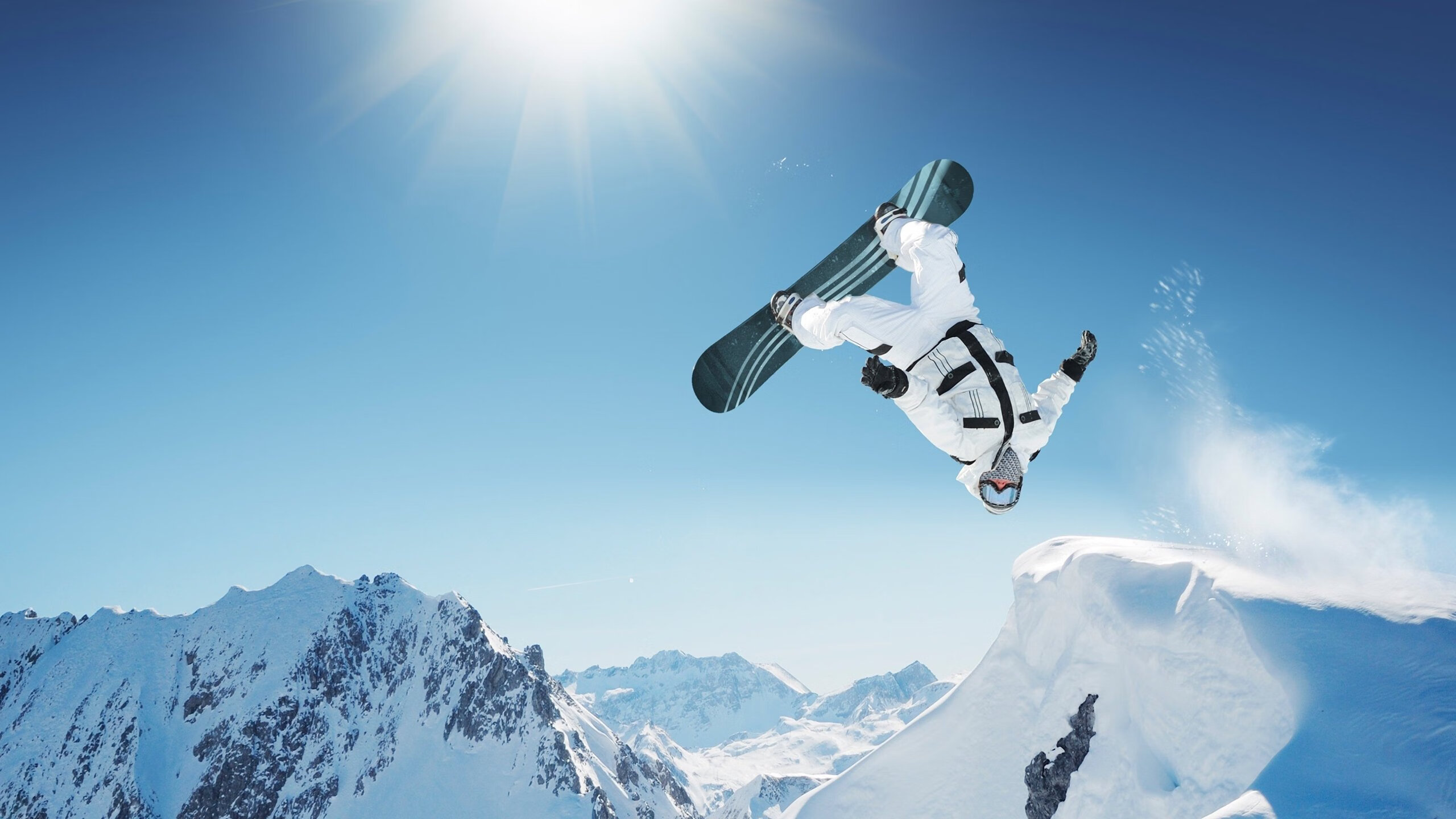 “马科斯·梅特罗的精准传球与冲刺能力，打破美洲狮队的进攻瓶颈”